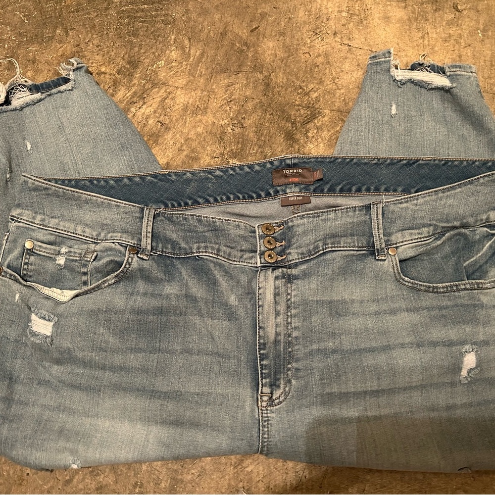 Torrid Women's Light Blue Distressed Jegging. Size 30xs